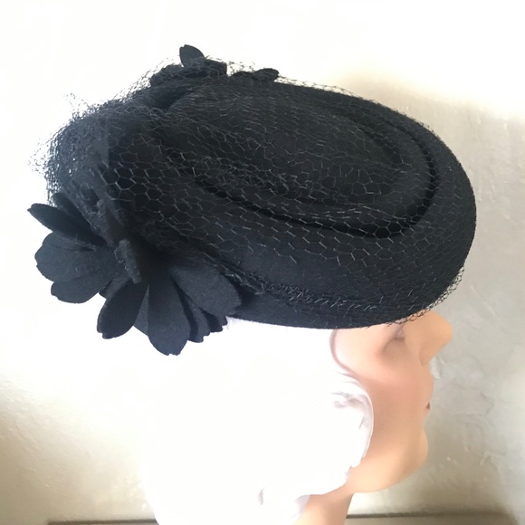 STYLISH 1940s TILT FELT HAT WITH FELT FLOWERS AND VEILING main image 7